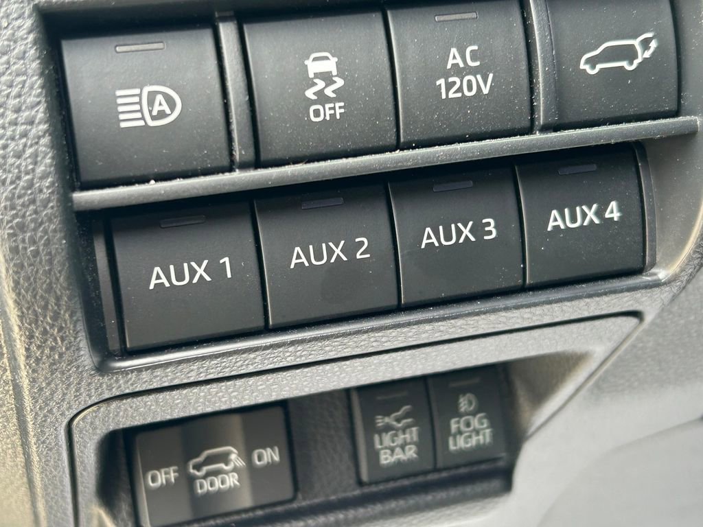 Used 2025 Toyota 4Runner Trailhunter AWD/4WD image 27