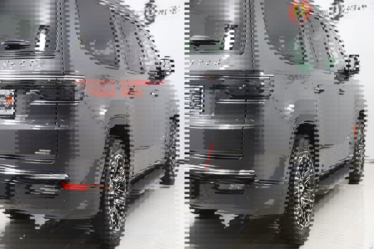 Used 2023 Jeep Grand Cherokee Laredo X image 56