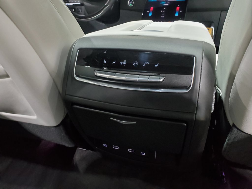 Used 2025 Cadillac Escalade Sport Platinum w/ LPO, Floor Liner Package AWD/4WD image 24