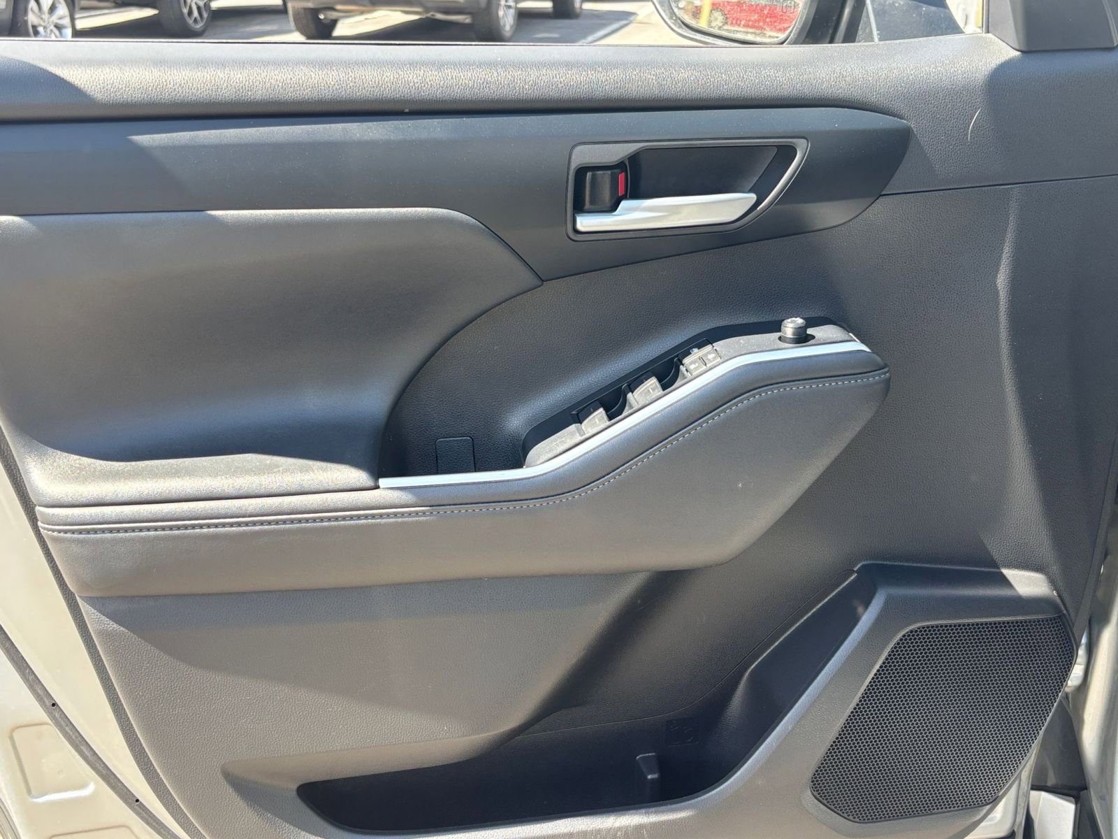 Used 2025 Toyota Highlander XSE AWD/4WD image 18