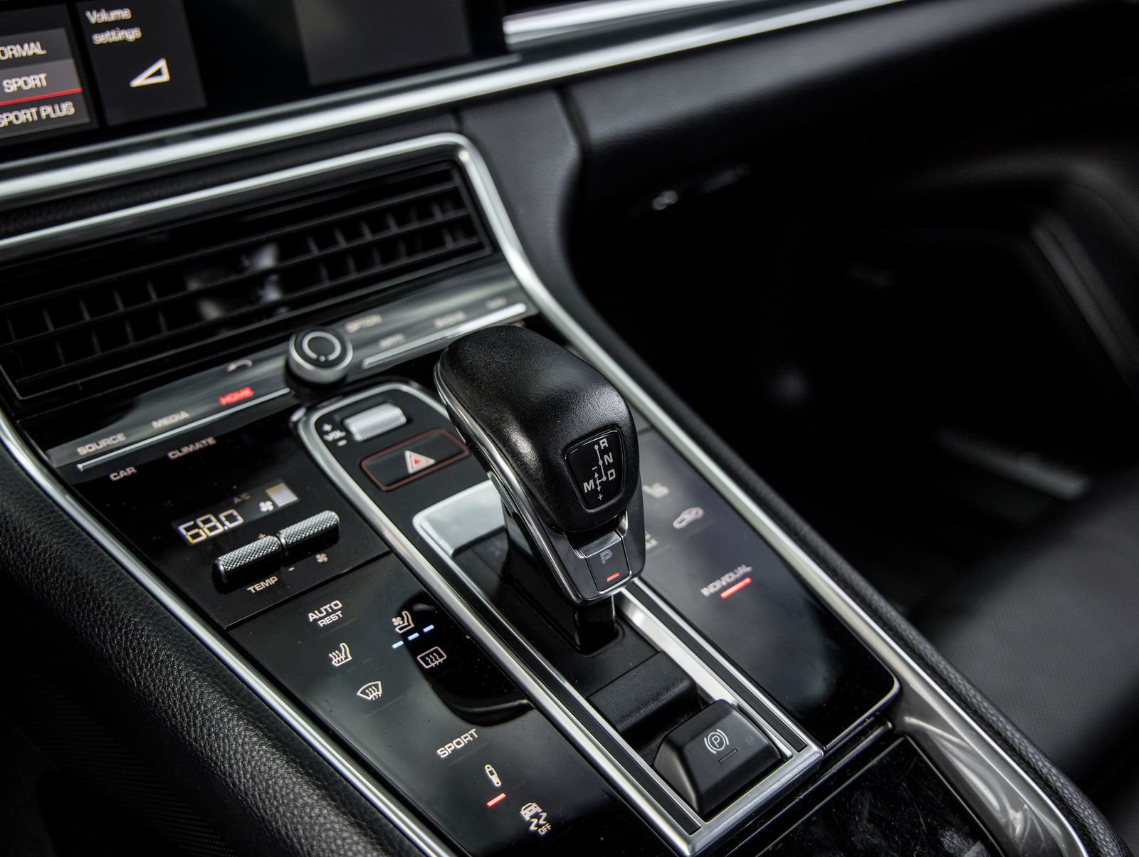 Certified 2018 Porsche Panamera 4 AWD/4WD image 30