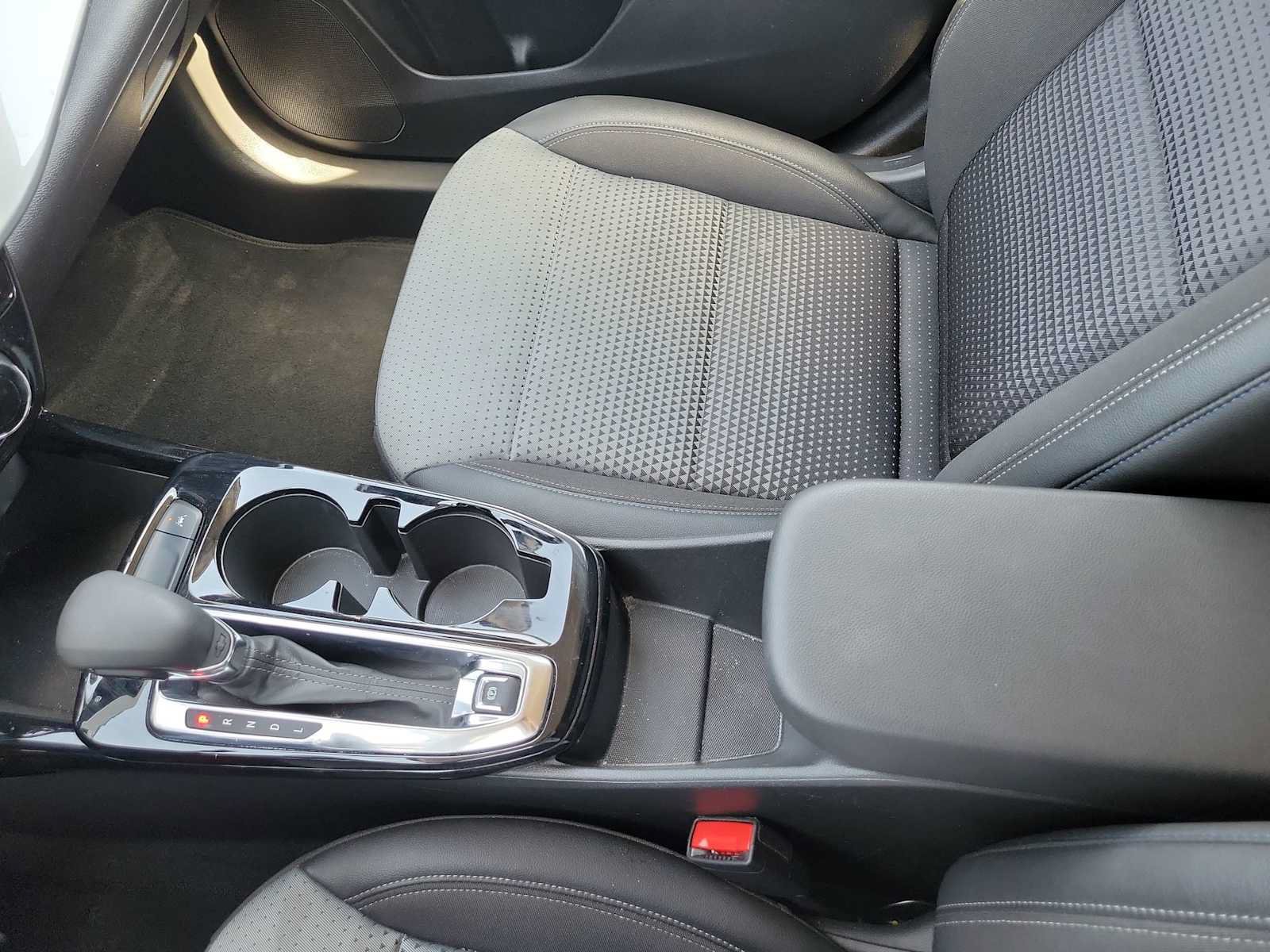 Used 2025 Chevrolet Trax LT w/ LT Convenience Package FWD image 20