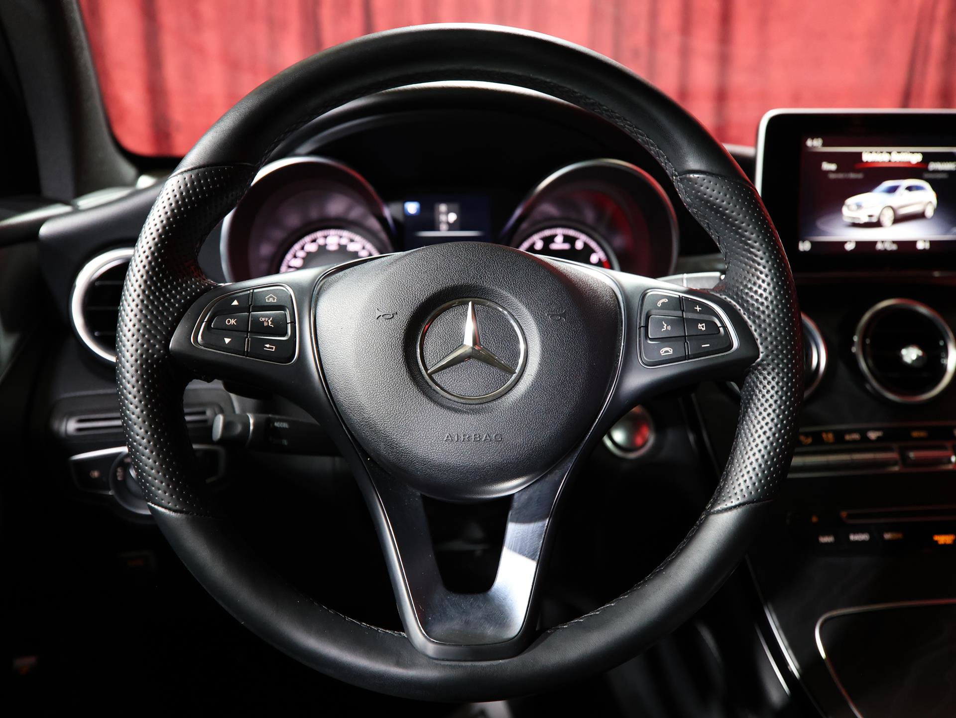 Used 2019 Mercedes-Benz GLC 300 4MATIC w/ Premium Package image 16