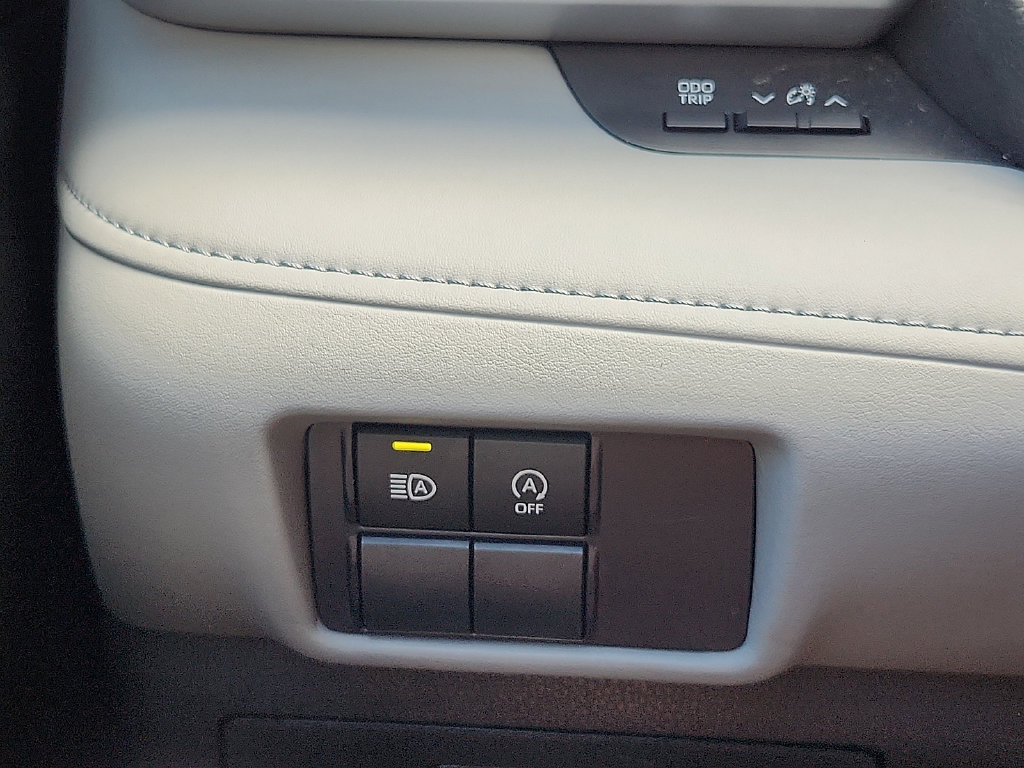Used 2023 Toyota Highlander L FWD image 26