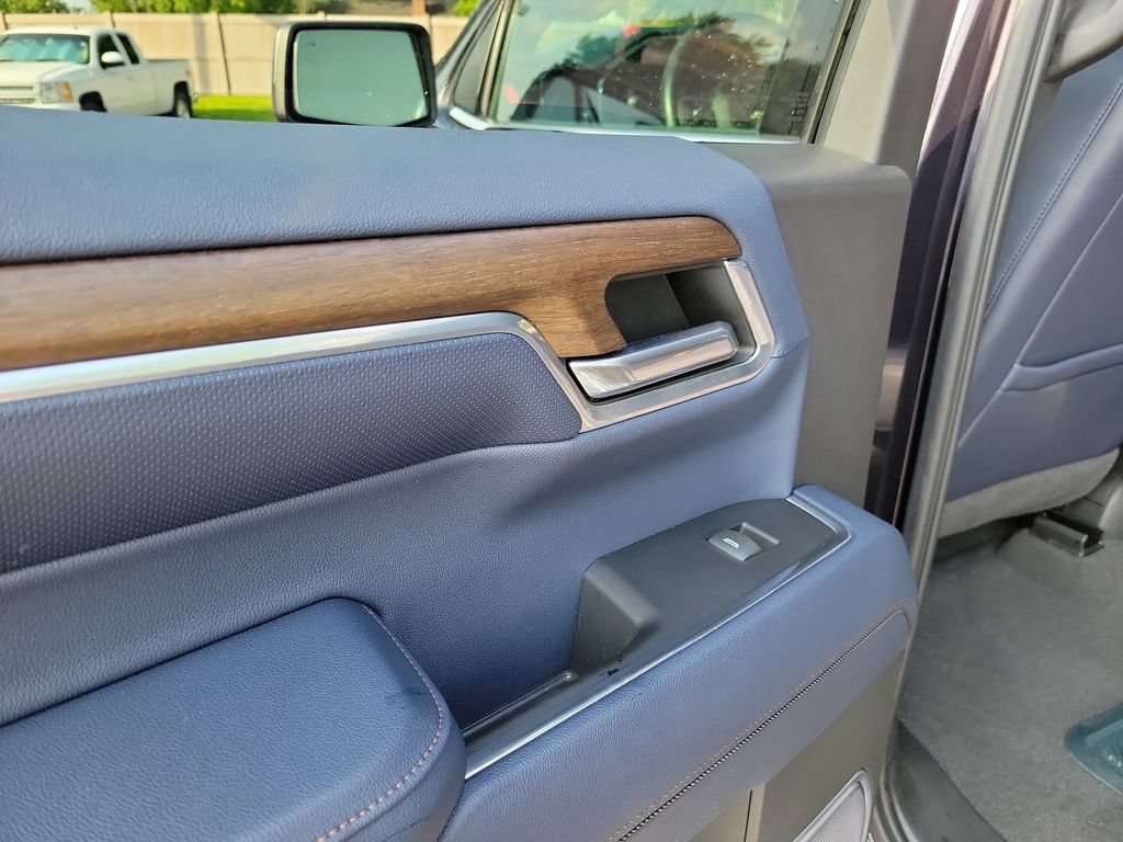 Used 2022 Chevrolet Silverado 1500 High Country w/ High Country Premium Package AWD/4WD image 19