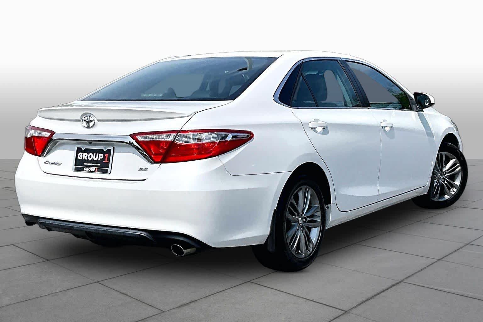 Used 2017 Toyota Camry SE FWD image 13