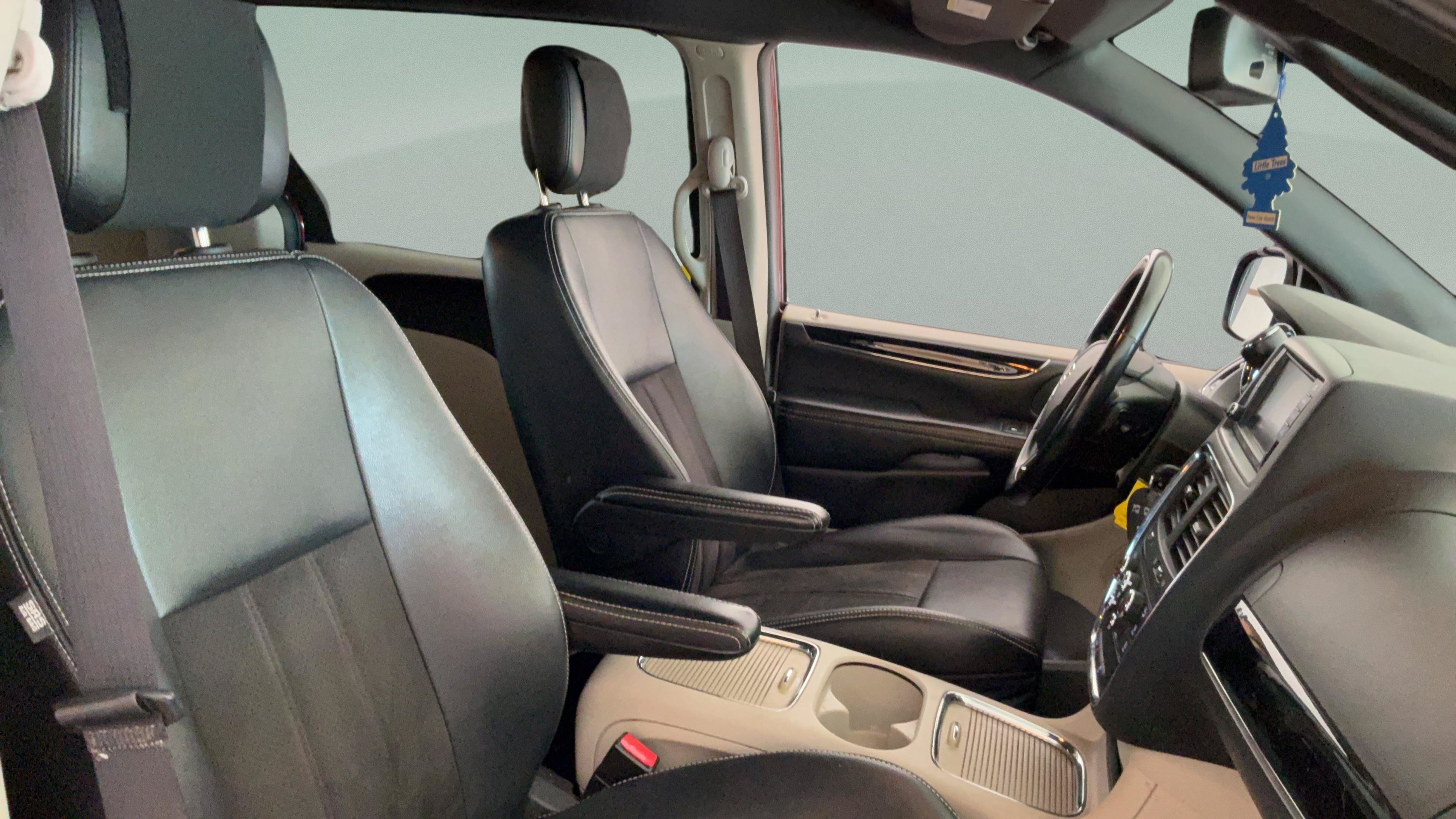 Used 2019 Dodge Grand Caravan SXT FWD image 28