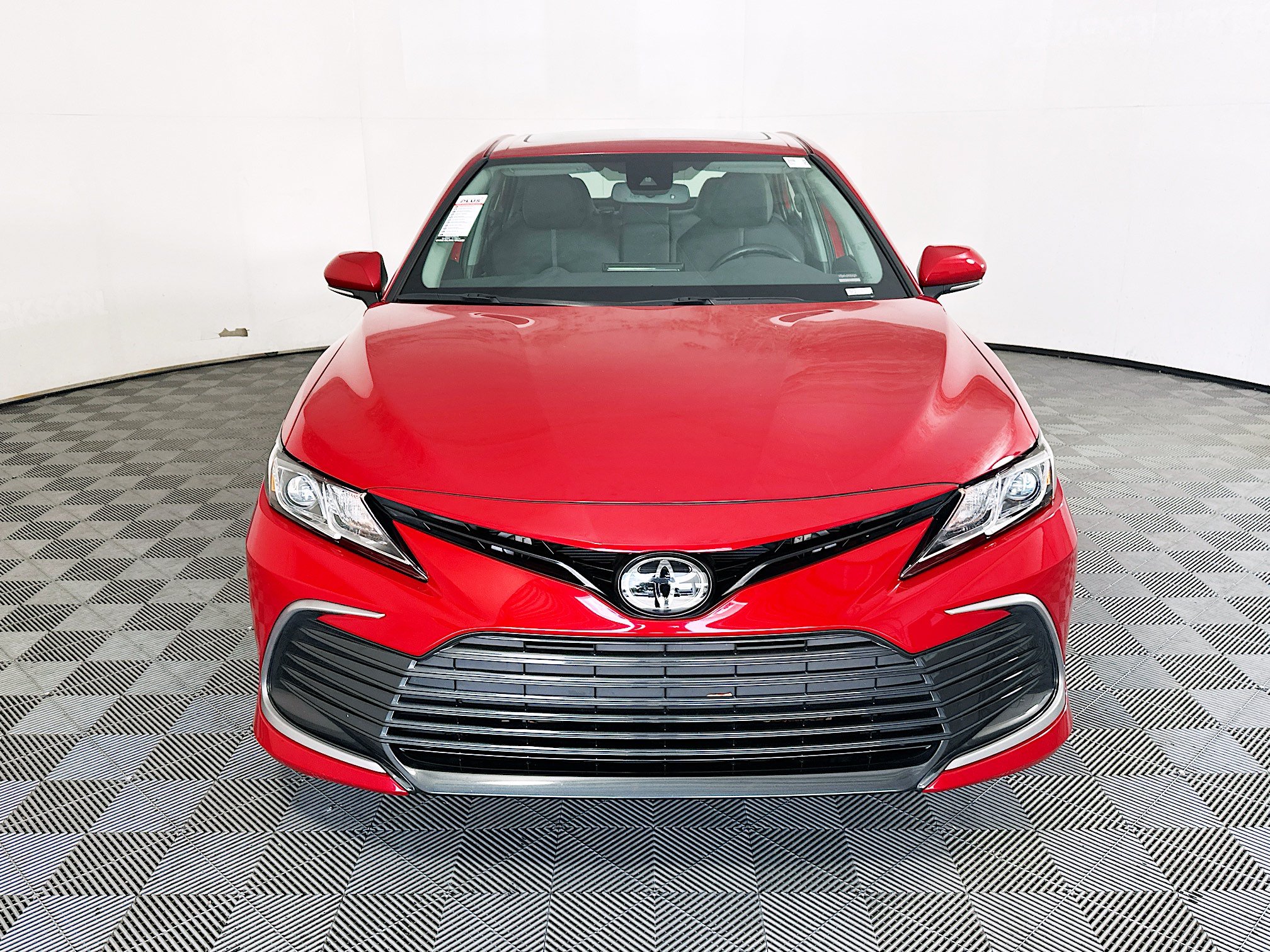 Used 2024 Toyota Camry LE w/ Convenience Package FWD image 8