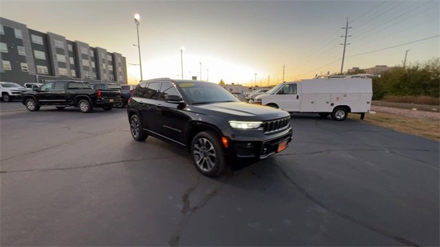 Used 2023 Jeep Grand Cherokee Overland image 2