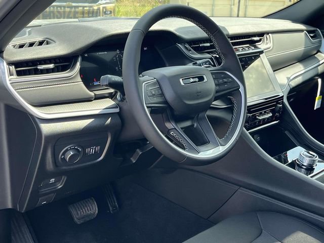 New 2025 Jeep Grand Cherokee L Laredo image 9