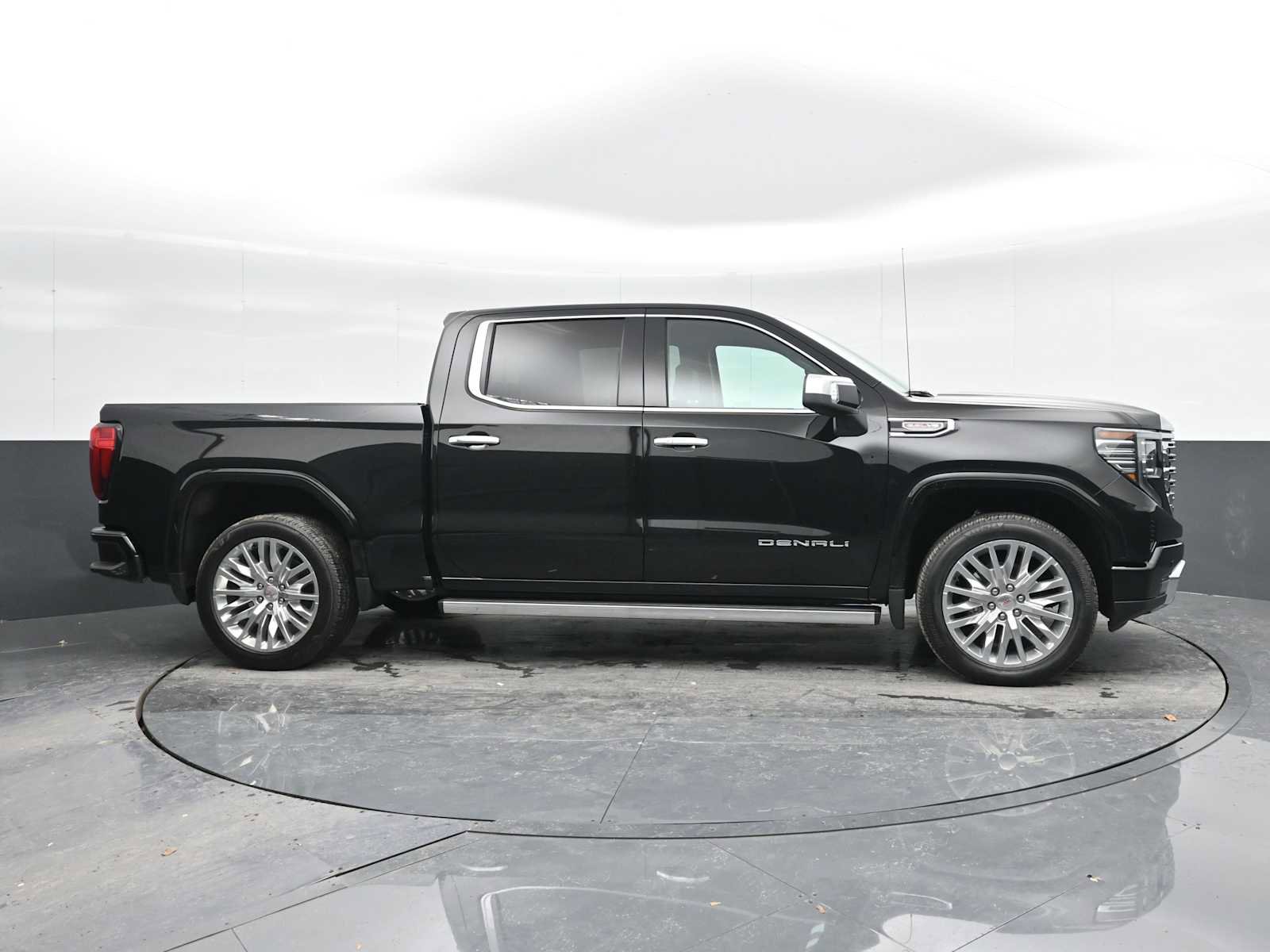 New 2024 GMC Sierra 1500 Denali w/ Technology Package image 9