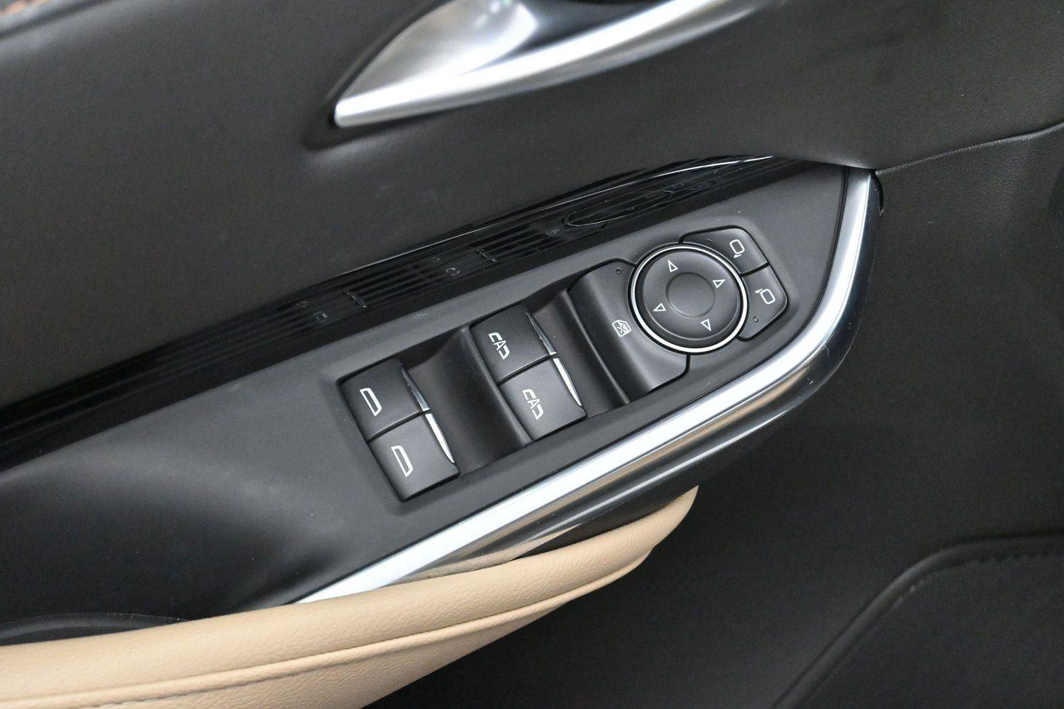 Certified 2024 Cadillac XT4 Luxury w/ Cold Weather Package FWD image 10