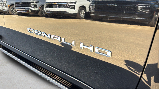 Used 2023 GMC Sierra 2500 Denali w/ Denali Black Diamond Edition AWD/4WD image 51