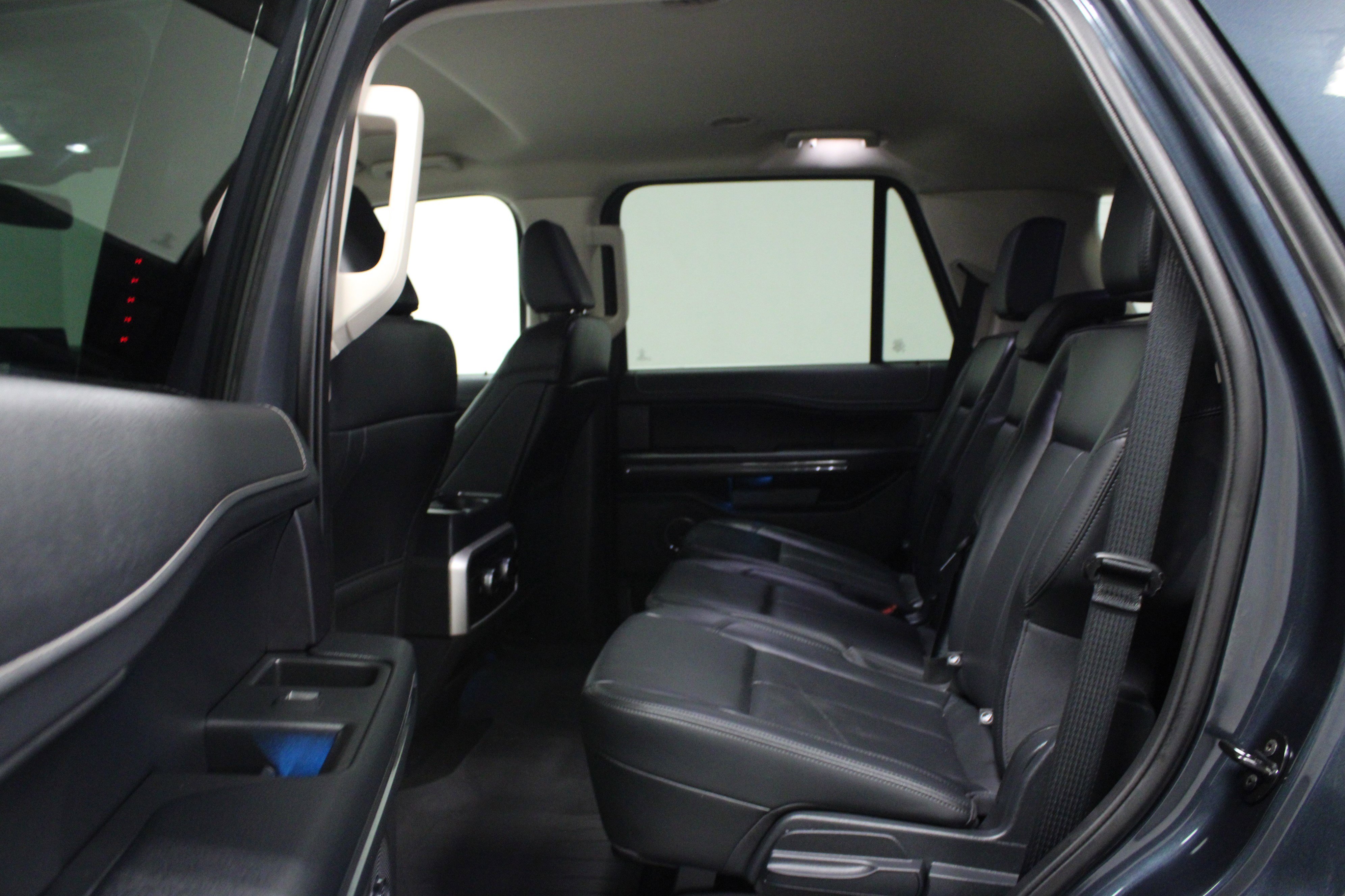 Used 2024 Ford Expedition XLT image 13