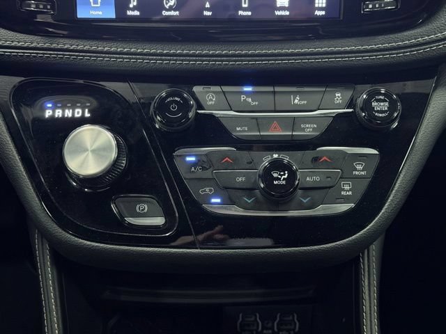 Used 2025 Chrysler Pacifica Limited FWD image 42