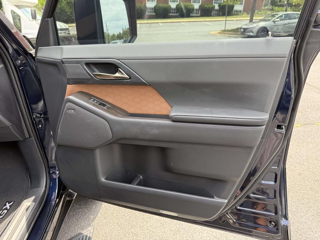 Used 2025 Lexus GX 550 w/ Accessory Package (Z1) AWD/4WD image 16