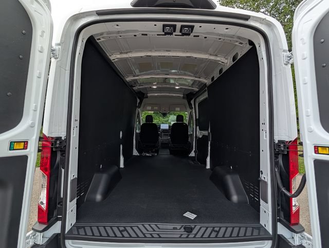 New 2026 Ford Transit 250 148 Medium Roof w/ Load Area Protection Package RWD image 28