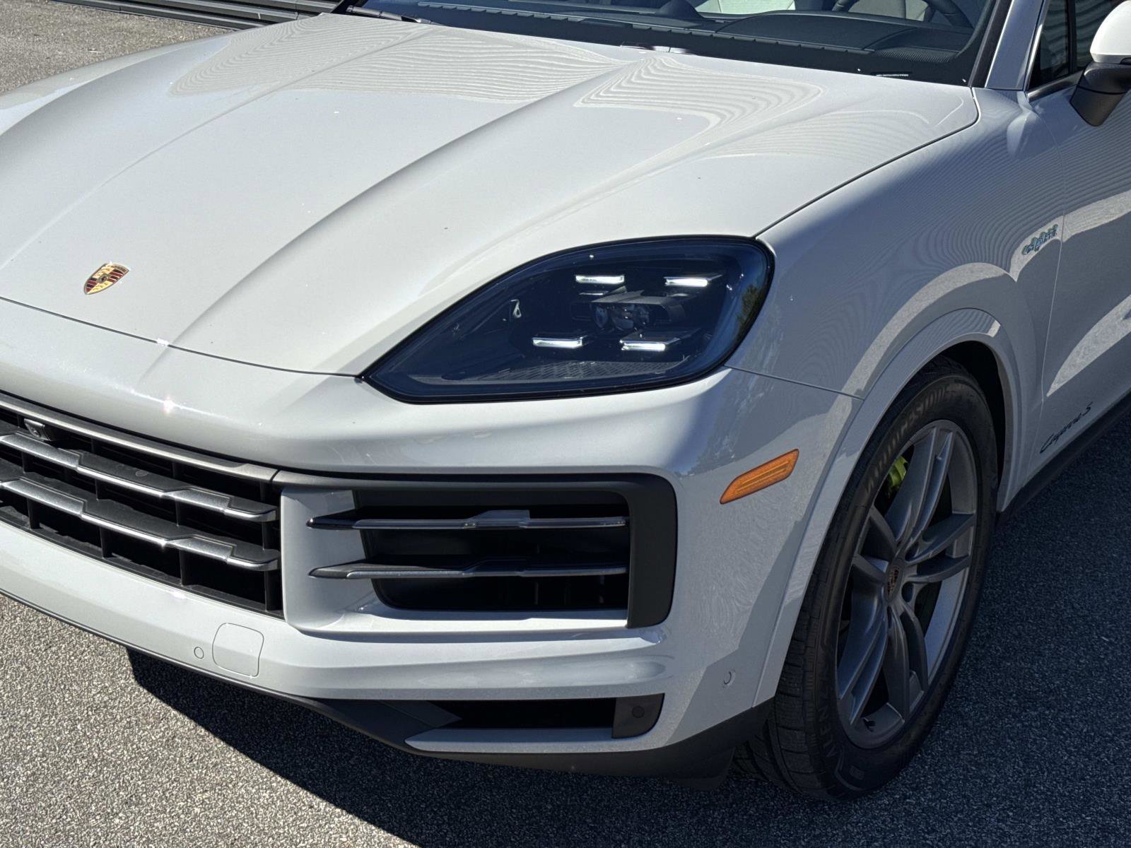 Certified 2025 Porsche Cayenne S image 11