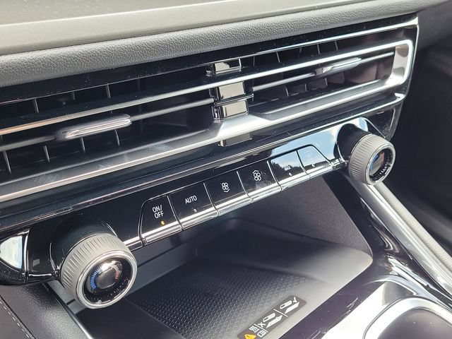 New 2026 Chevrolet Traverse LT FWD image 30