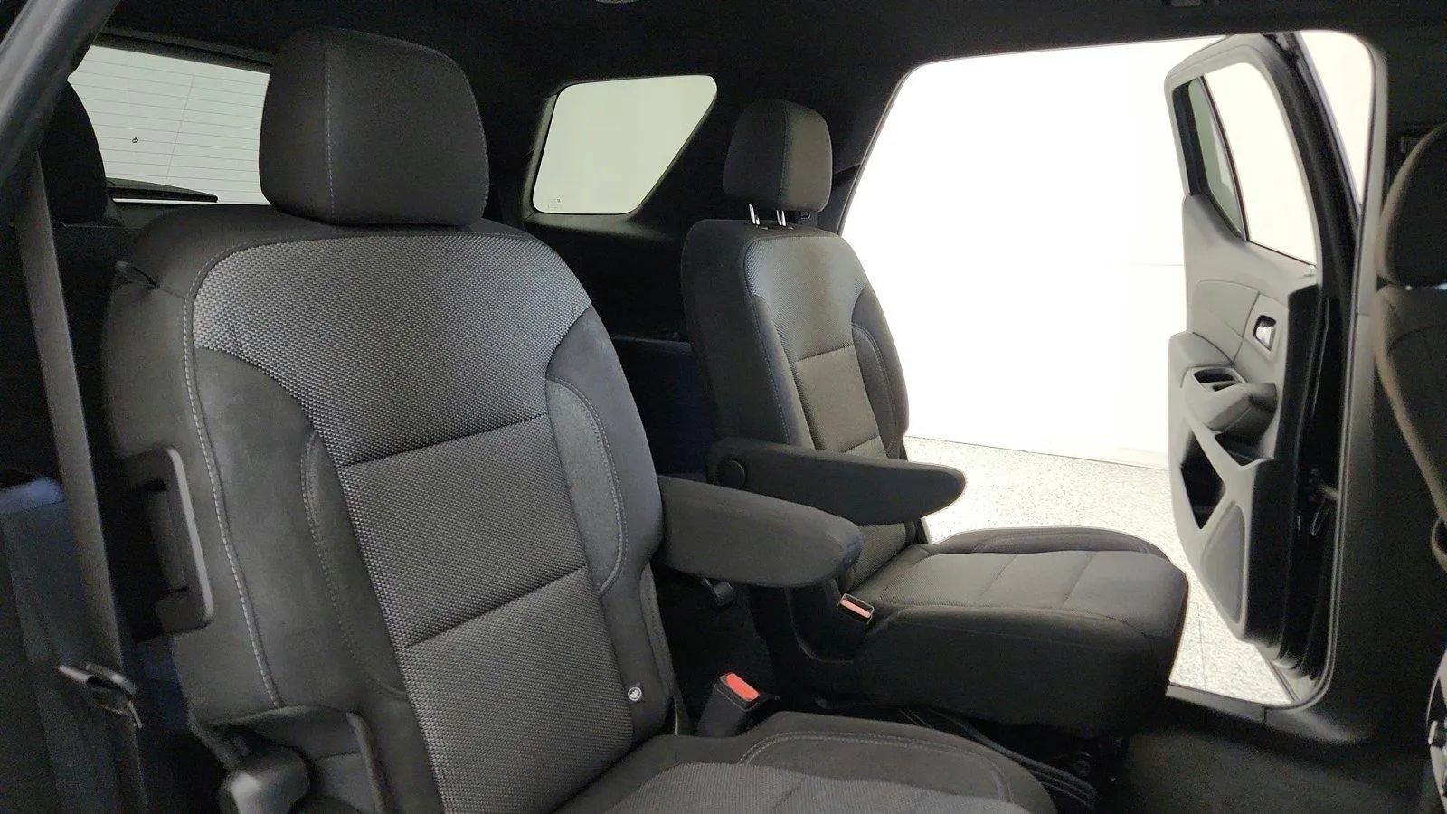 Used 2023 Chevrolet Traverse LT FWD image 38