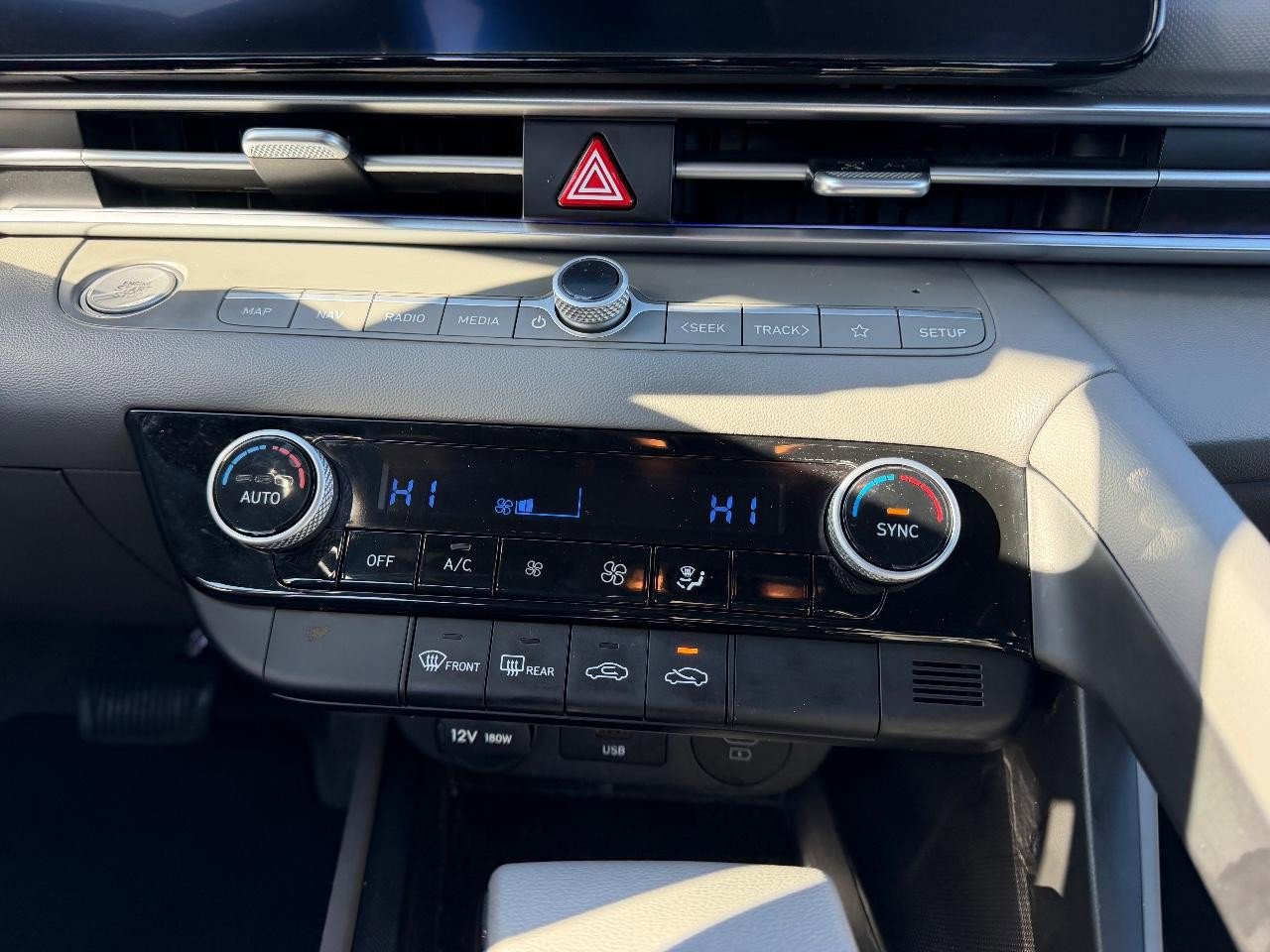 Used 2024 Hyundai Elantra SEL image 15