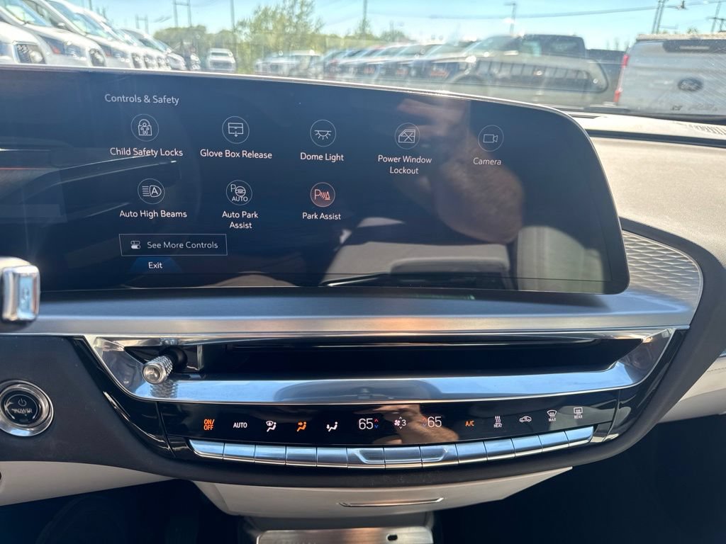Used 2023 Cadillac Lyriq 2WD image 22