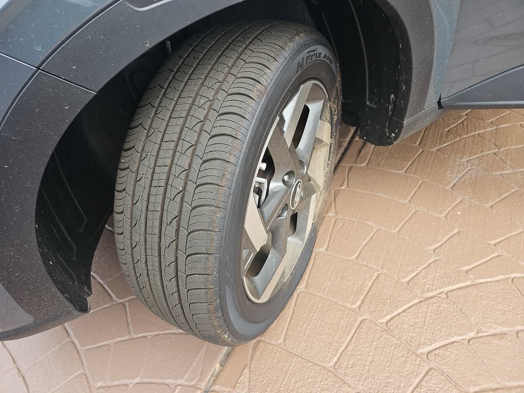 Certified 2026 Hyundai Venue SEL FWD image 34