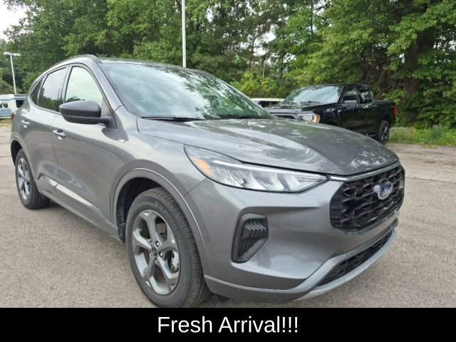 Used 2024 Ford Escape ST-Line w/ Tech Pack #1 AWD/4WD image 3