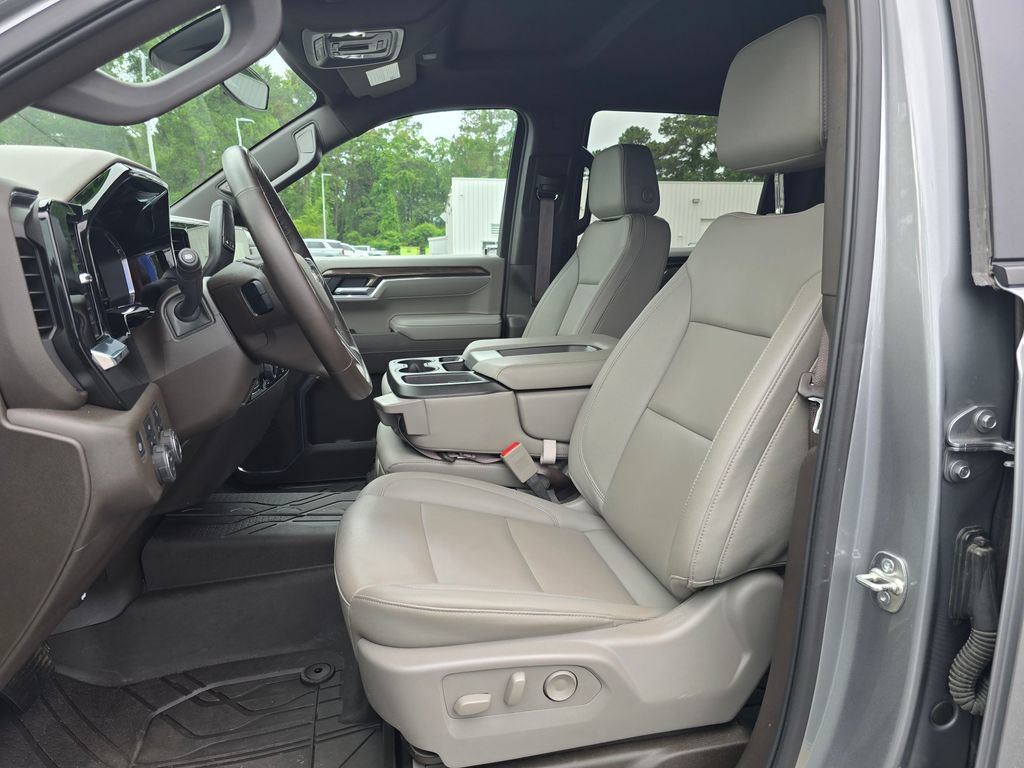 Certified 2025 Chevrolet Silverado 1500 LT w/ Leather Package AWD/4WD image 9
