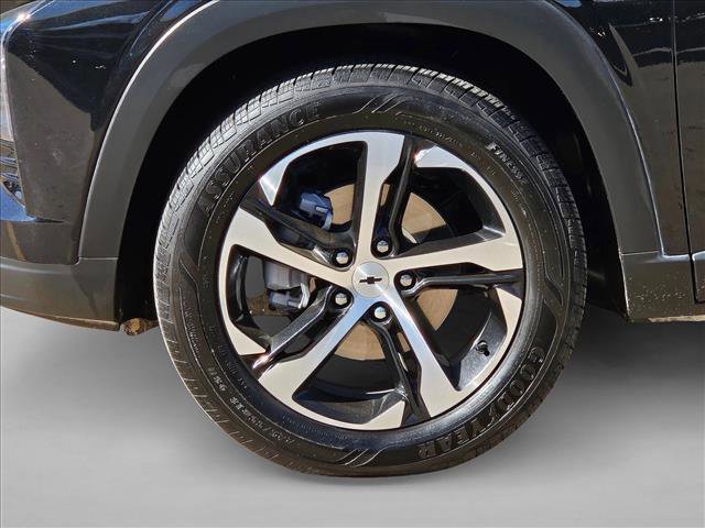 Used 2025 Chevrolet Trax RS w/ Sunroof Package image 24