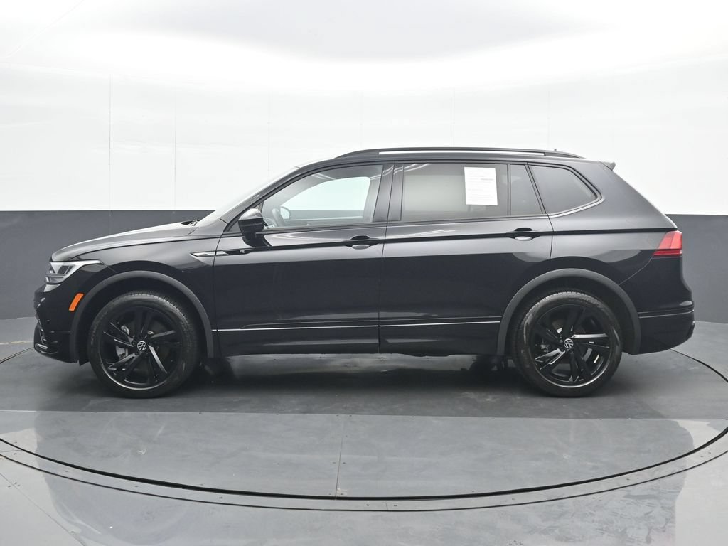 Used 2024 Volkswagen Tiguan SE R-Line AWD/4WD image 3