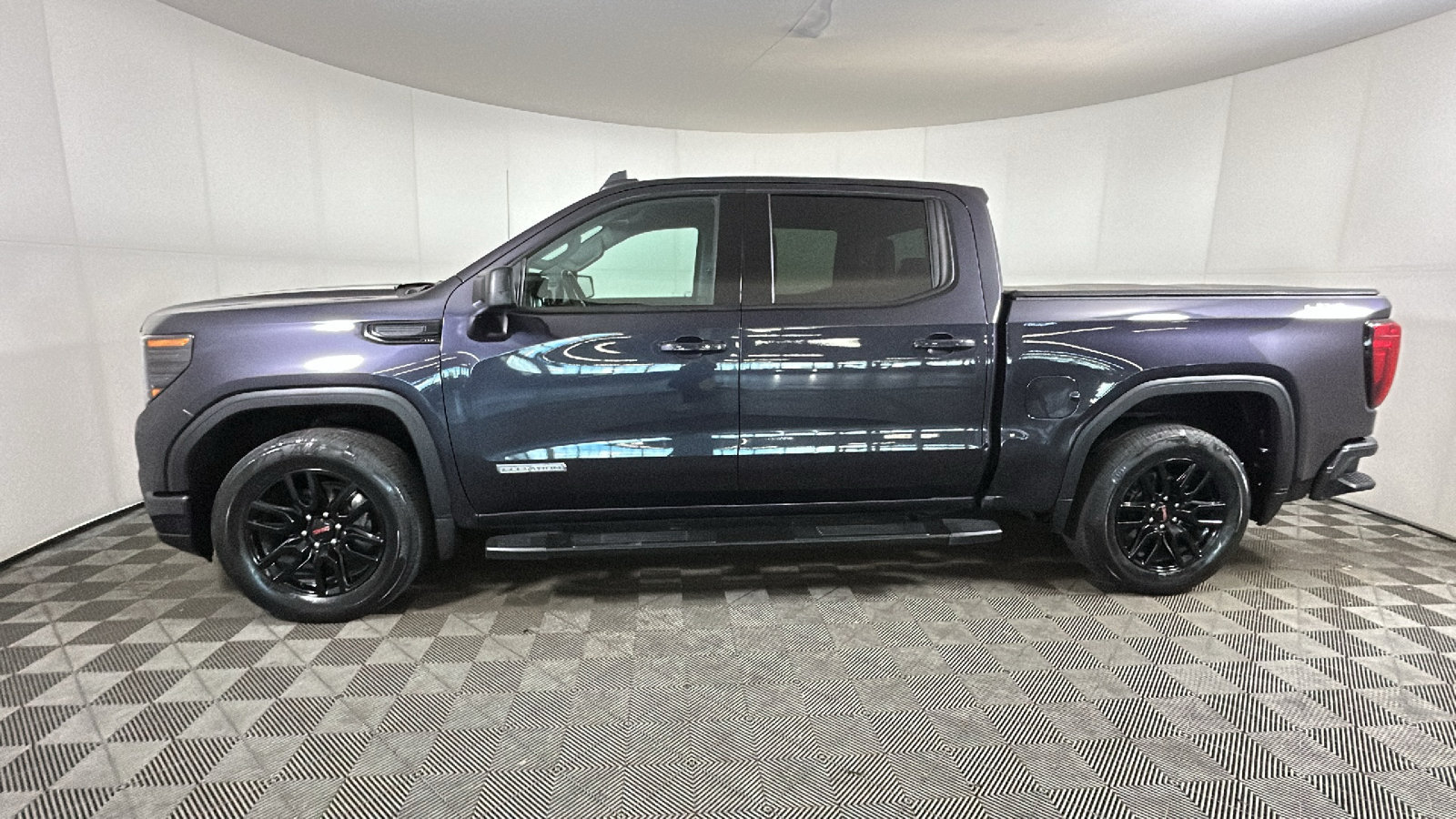 Used 2024 GMC Sierra 1500 Elevation AWD/4WD image 6