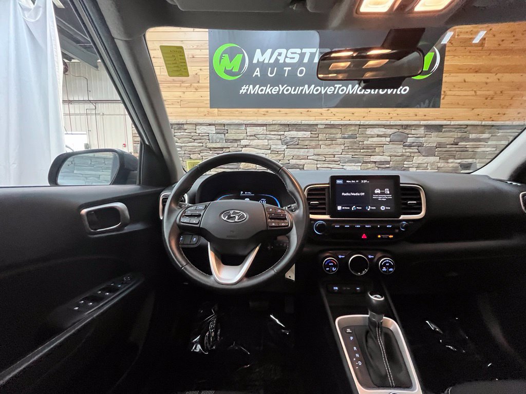 Certified 2023 Hyundai Venue SEL FWD image 25
