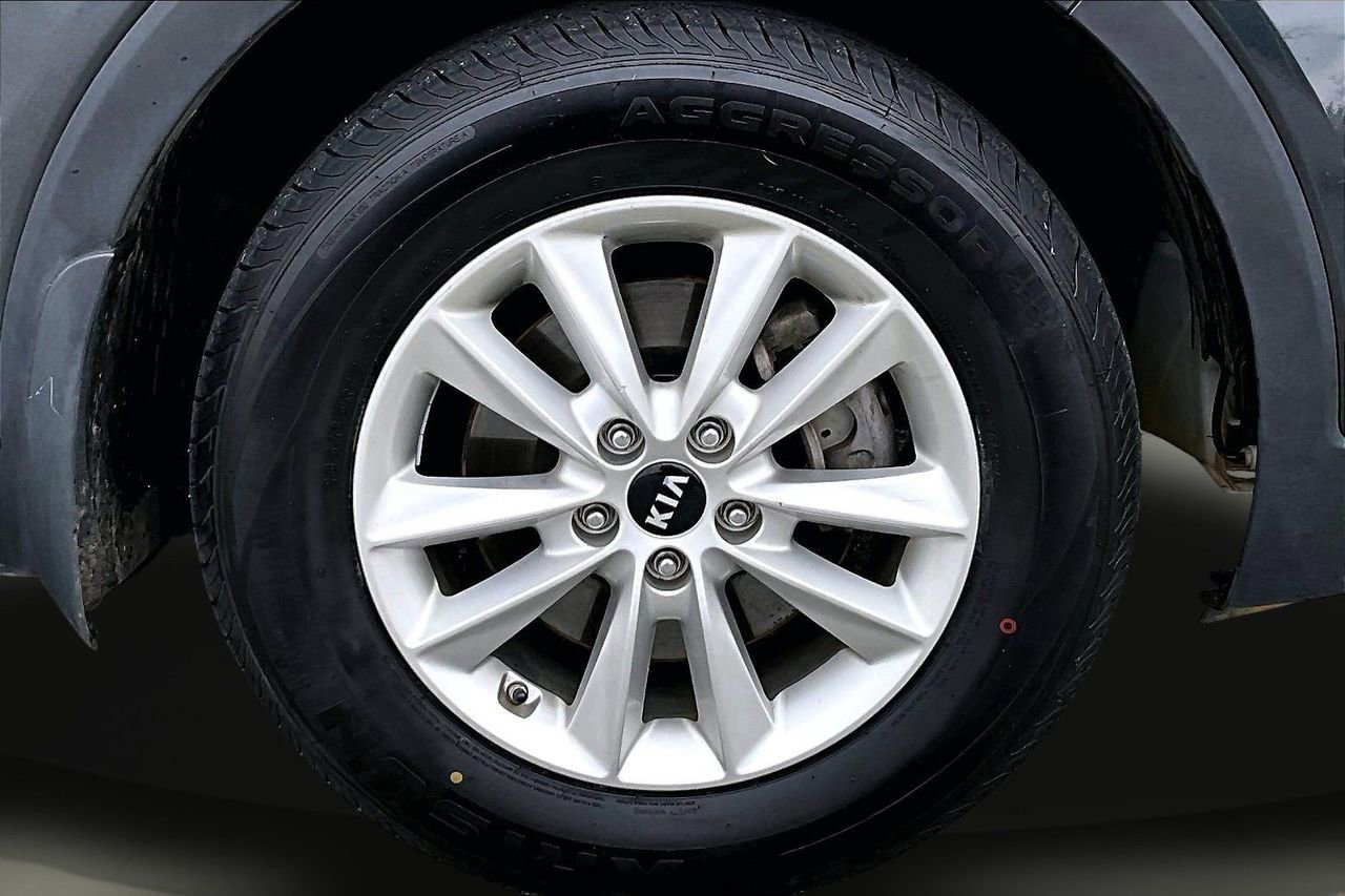 Used 2020 Kia Sorento LX image 32