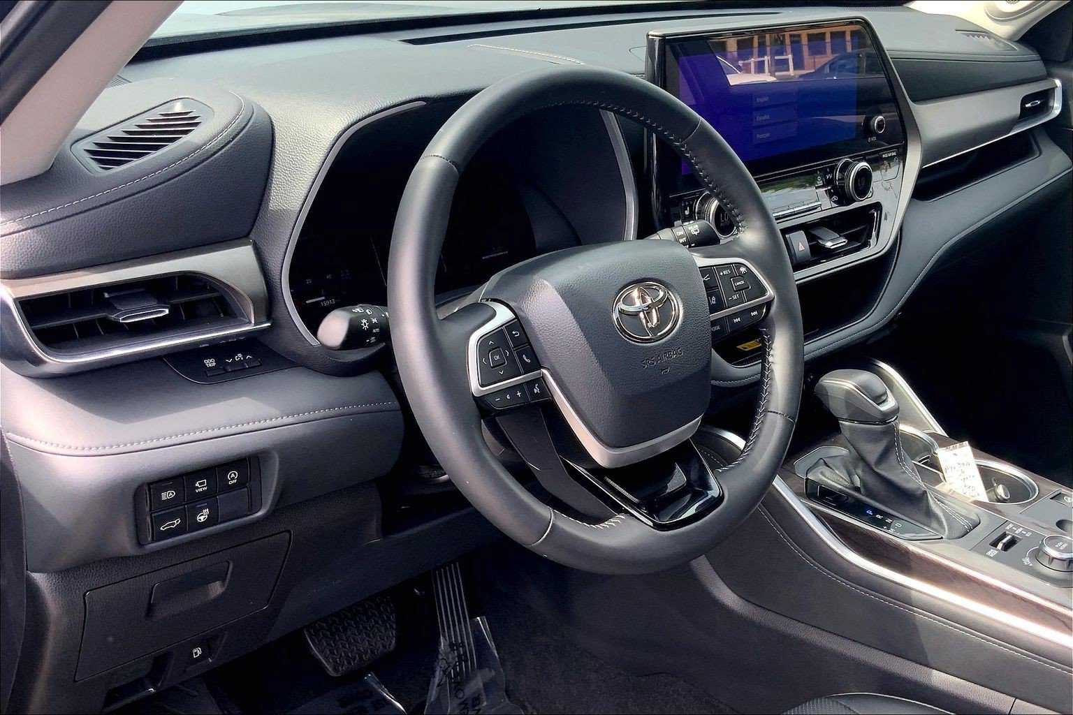 Used 2026 Toyota Highlander Limited AWD/4WD image 18