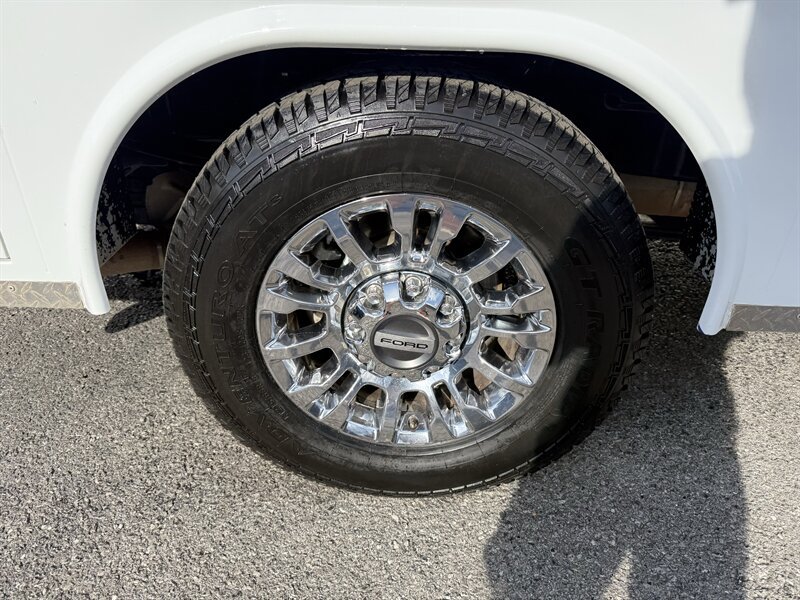 Used 2022 Ford F250 XLT w/ XLT Premium Package RWD image 9