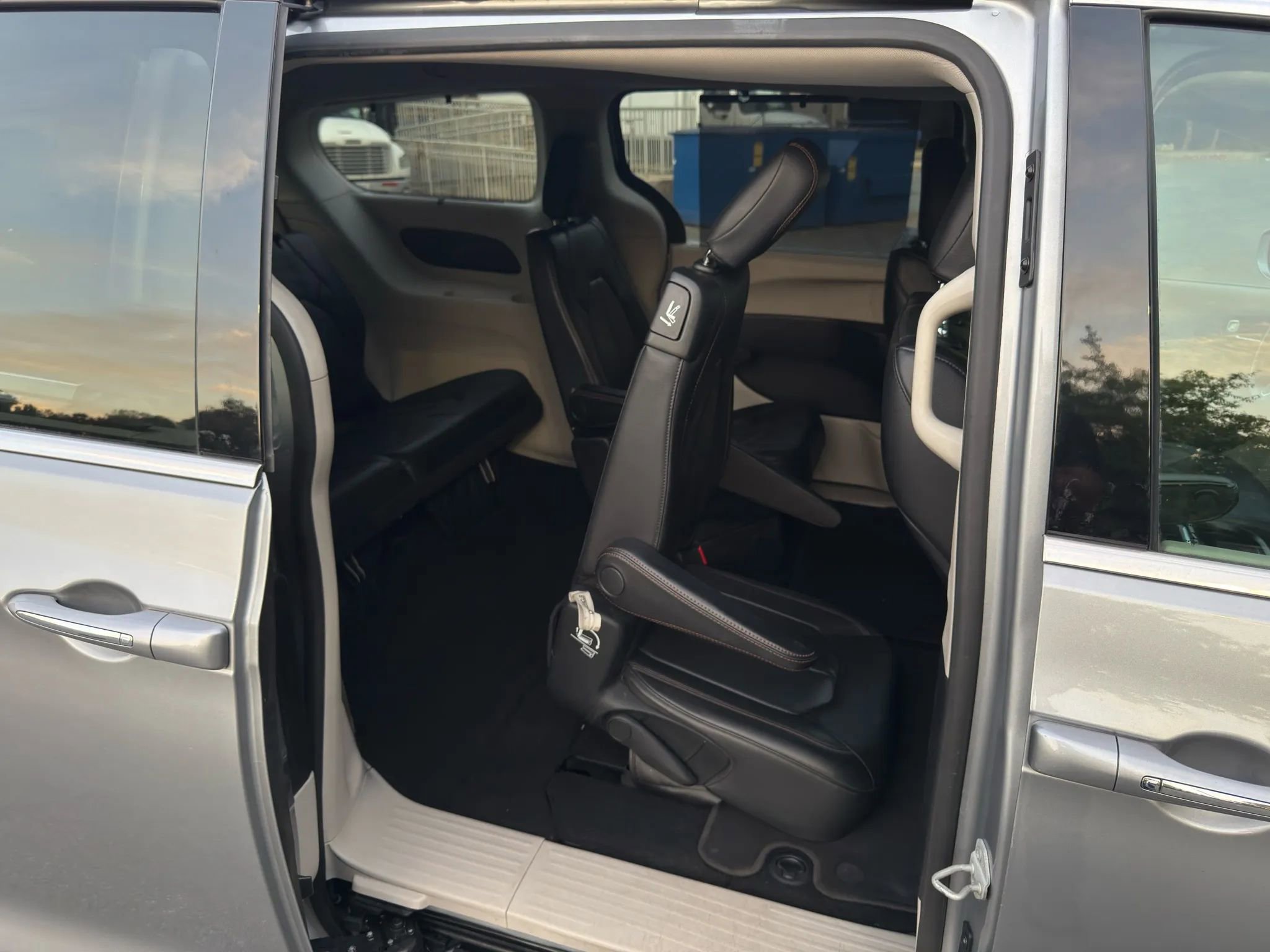 Used 2020 Chrysler Pacifica Touring-L image 29