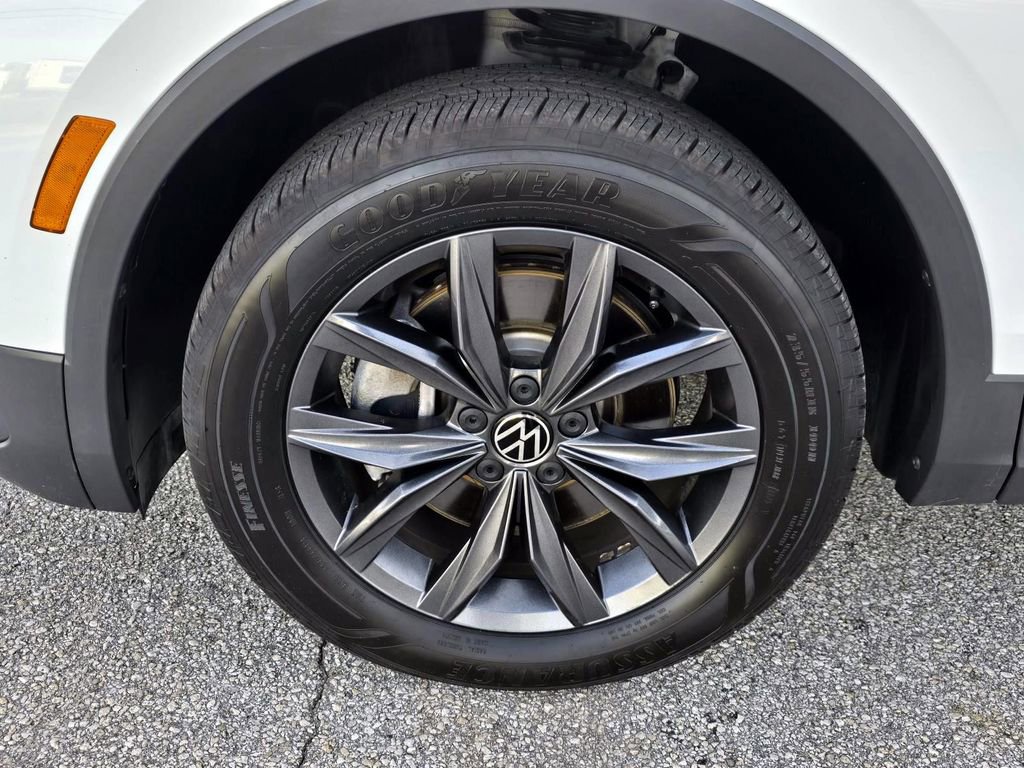 Used 2022 Volkswagen Tiguan SE AWD/4WD image 13