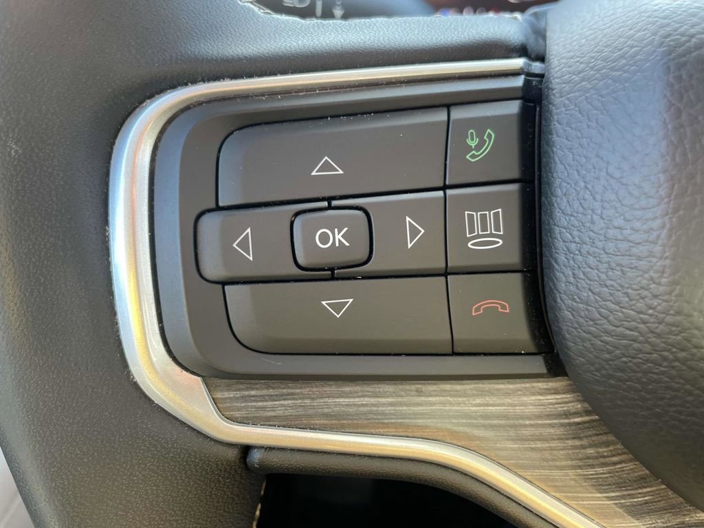 Certified 2024 Jeep Wagoneer L Series II w/ Flexible Seating Group image 32