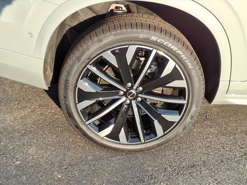 New 2026 Volvo XC90 B6 Plus w/ Protection Package Premier image 7