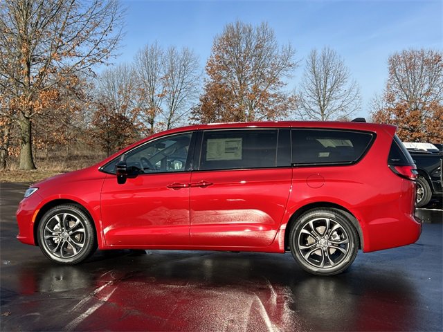 New 2026 Chrysler Pacifica Select image 46