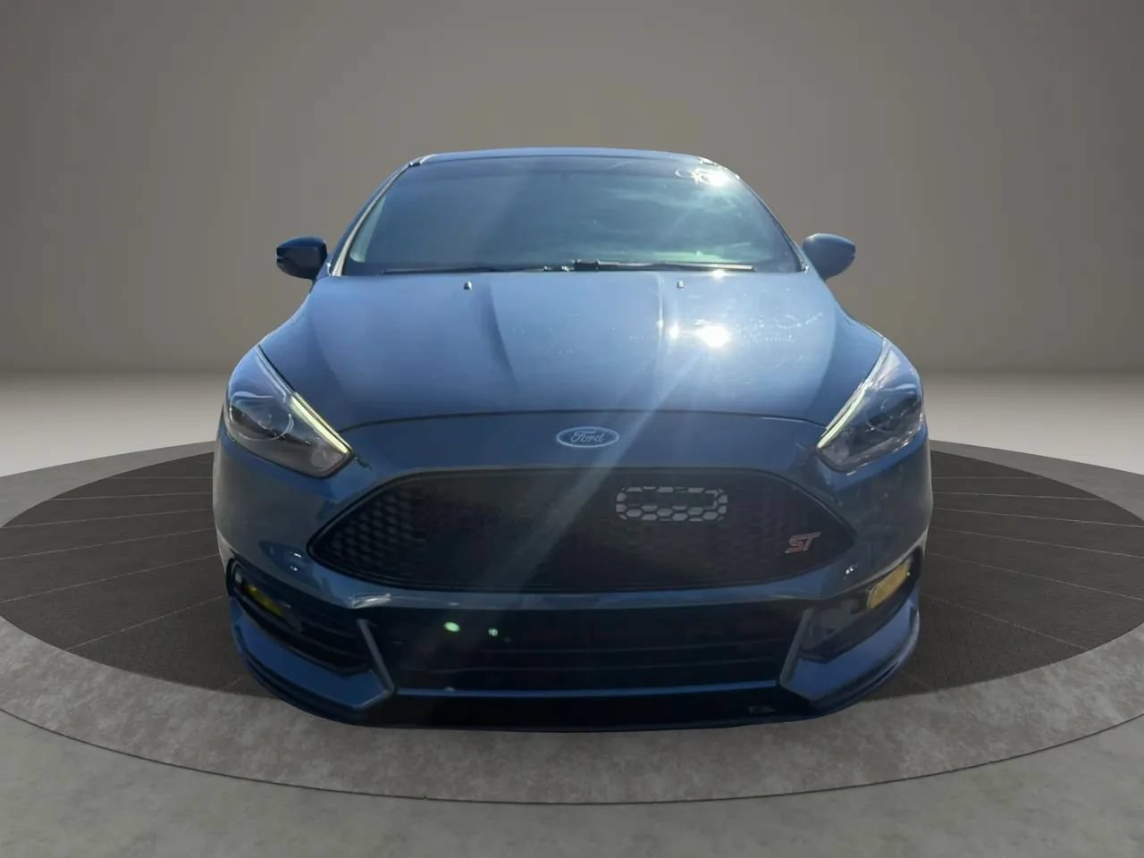 Used 2018 Ford Focus ST w/ Equipment Group 401A FWD image 2