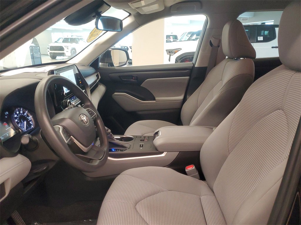 Used 2023 Toyota Highlander L image 15