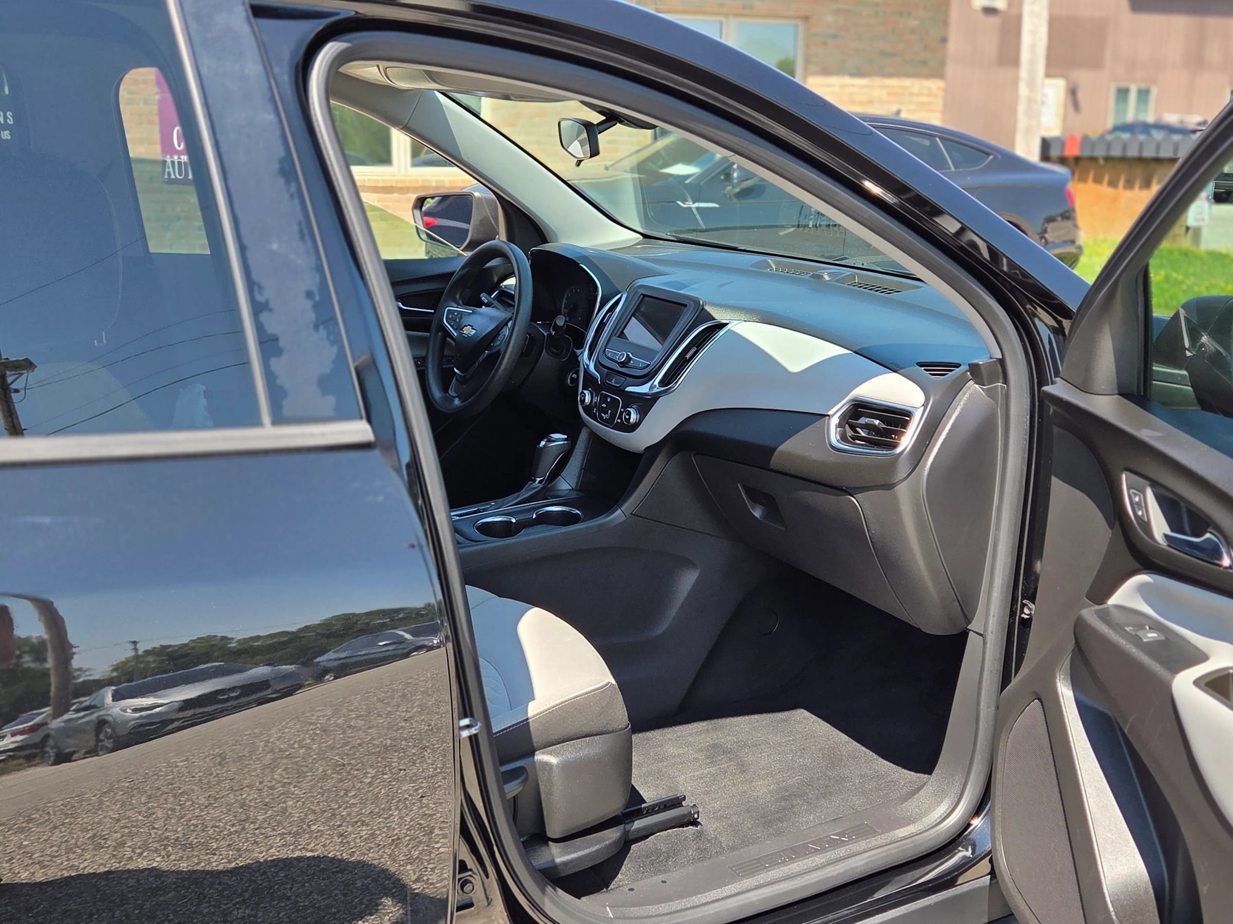 Used 2019 Chevrolet Equinox LS w/ LS Convenience Package FWD image 24