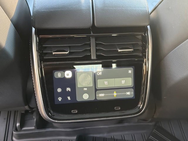 Used 2025 Rivian R1T Adventure Dual AWD/4WD image 24