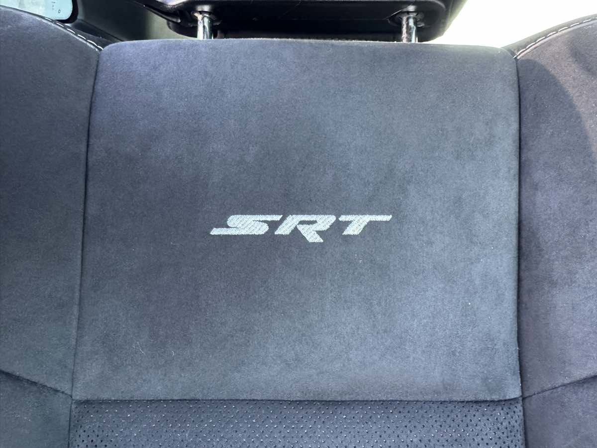 Used 2015 Dodge Challenger SRT image 36