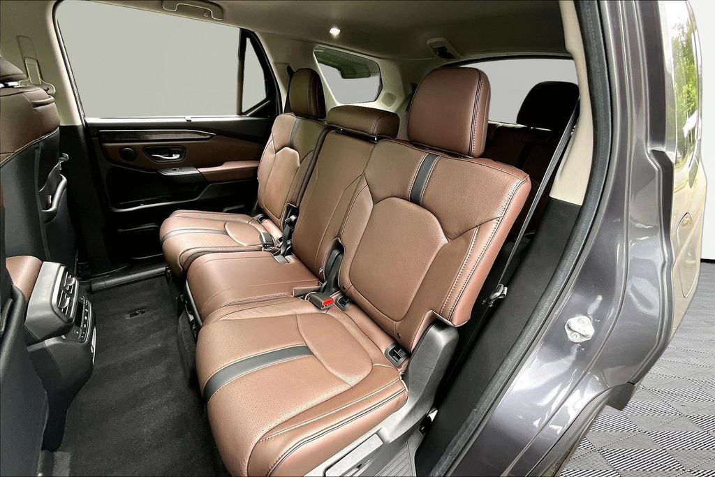 Used 2025 Honda Pilot Elite image 18