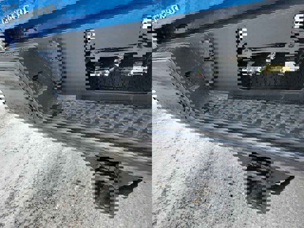 Used 2023 Chevrolet Colorado Z71 w/ Z71 Convenience Package 2 image 9