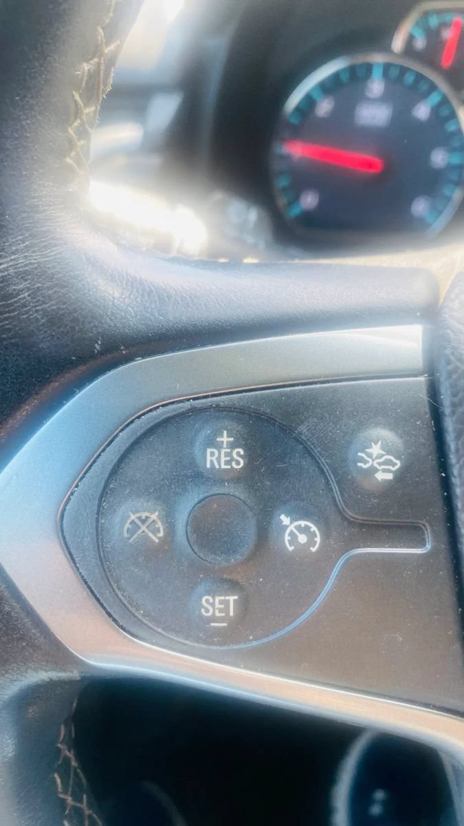 Used 2018 Chevrolet Suburban LT AWD/4WD image 10