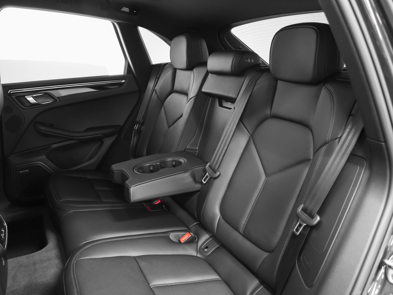 New 2026 Porsche Macan AWD/4WD image 40
